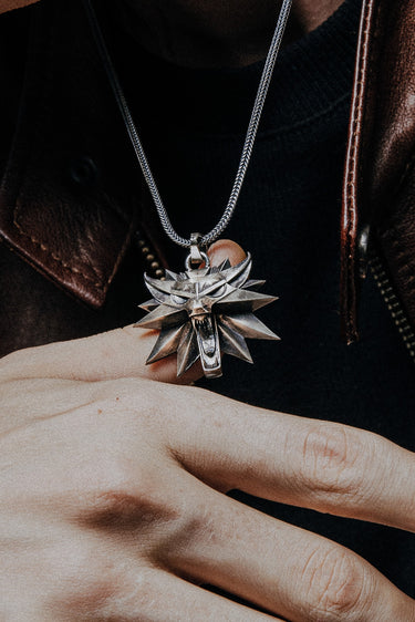 Back view of the Wolf School Pendant, showing the detailed scale pattern and the SARNION 925 hallmark.