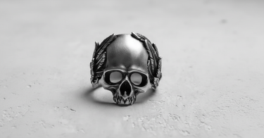 Front view of the oxidized 925 Silver Skull Wreath Ring, showcasing the deep shadows in the eye sockets and intricate teeth.