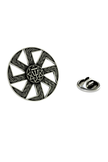 Celtic Lapel Pin in 925 sterling silver, front view showcasing the intricate, interwoven knotwork design.

