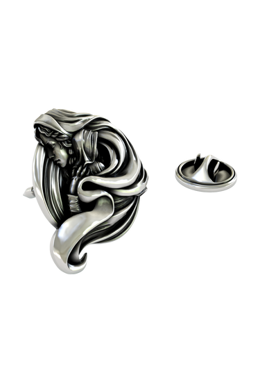 Close-up detail of the loving expressions on the Silver Mother and Child Lapel Pin.

