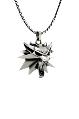 Close-up detail of the snarling wolf face on the Geralt of Rivia Wolf Medallion, emphasizing its aggressive aesthetic.