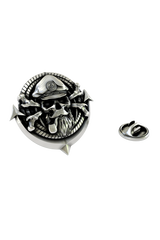 Sea Captain Skull Pin in 925 sterling silver, front view of the pirate skull with a captain's hat and pipe.