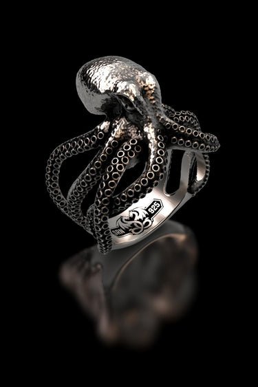 Studio product shot of the Silver Octopus Ring on a black background, highlighting the 925 silver stamp and tentacle details.