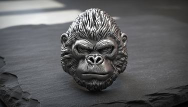 Front view of detailed 925 sterling silver gorilla ring featuring stern expression and textured fur on dark background