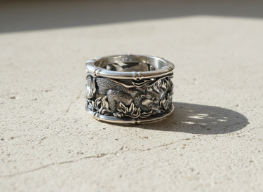 Side view of 925 sterling silver tiger ring showing detailed jungle relief