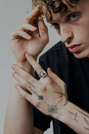 Modern Cross Ring - Sarnion